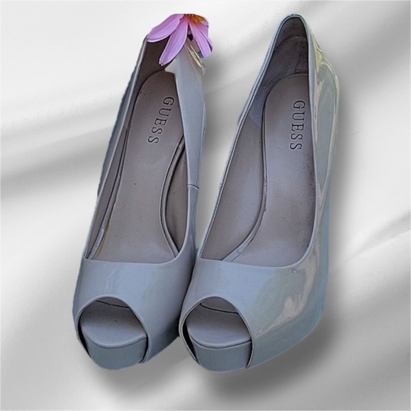 🦋GUESS PLATFORM HEELS, SIZE 8  NWOT 
Pumps- off white comfortable cushion - Picture 1 of 9